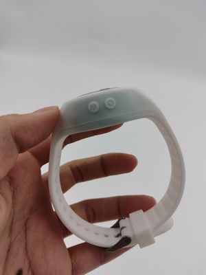 CE 最正確なステップカウンター フィットネスバンド 日々の防水ステップ追跡